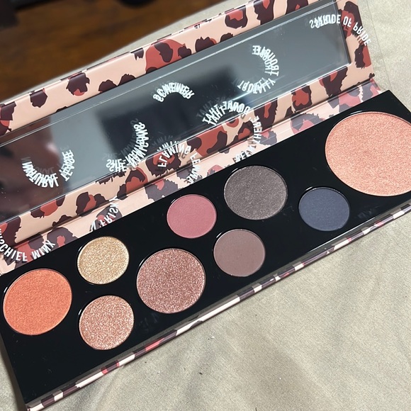 MAC Cosmetics Makeup Host Pick Mac Mischief Minx Eyeshadow Palette